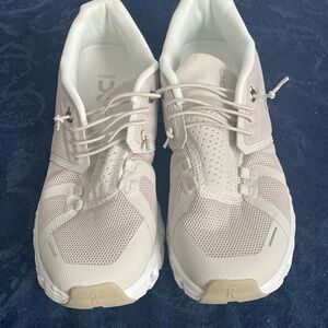 On Cloud womens sneakers size 7